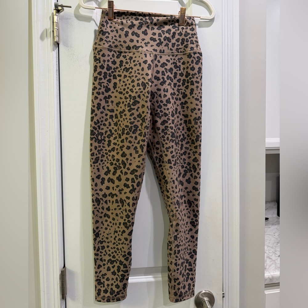 Abercrombie YPB SculptLUX  7/8 Leopard Print Leggings - Size Small